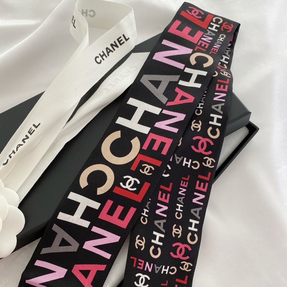 CHANEL Black and Pink Logo Scarf - Picture 6 of 16